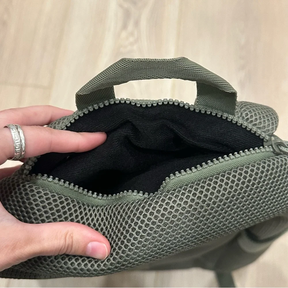 EUC Adidas Mesh Backpack - Picture 4 of 9